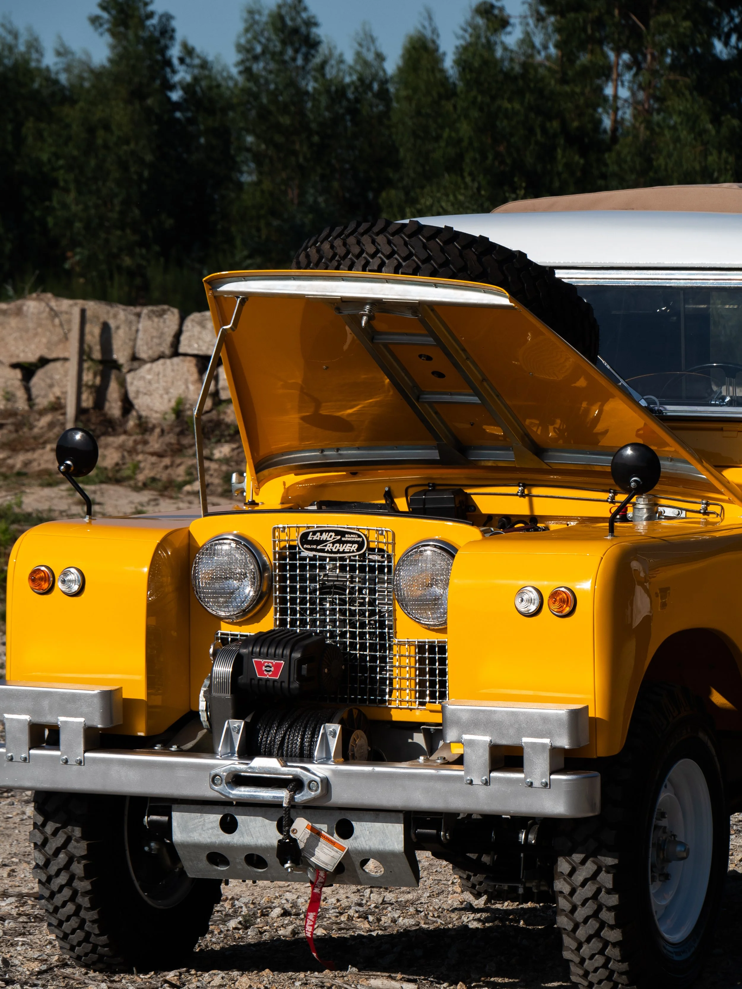 アメリカ　ビンテージ　クリームイエロー　ウィッカーシェルフ 1962 Land Rover Series II 88 — Legacy Overland